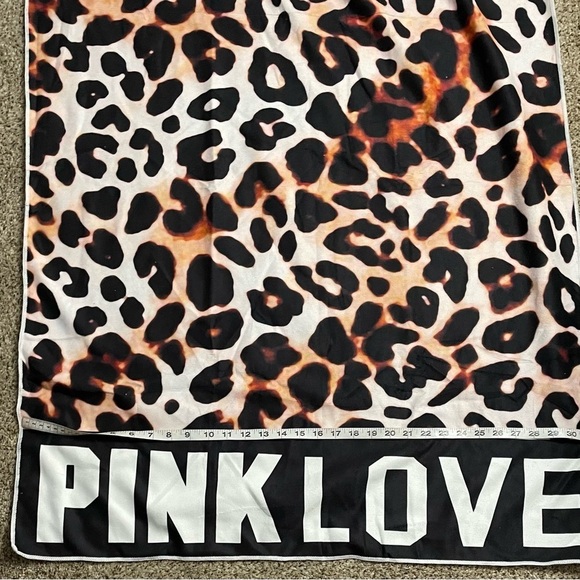 Women’s Soft Plush Beach/ Pool Animal Print Towel NWOT - Picture 5 of 7